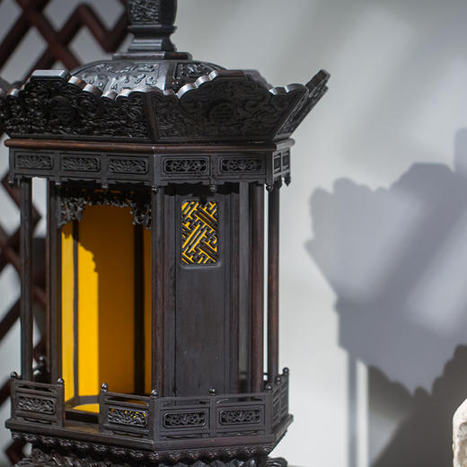 清 红木须弥座毗卢顶五福捧寿六角佛龛 商品图3