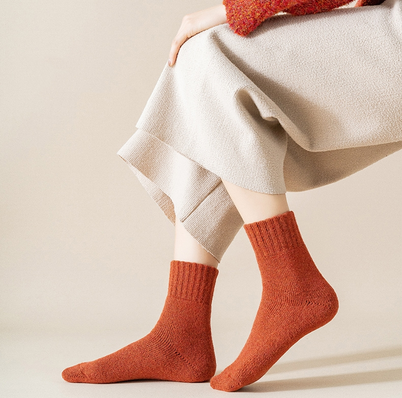 YANECINE 雪地羊毛袜 男女款