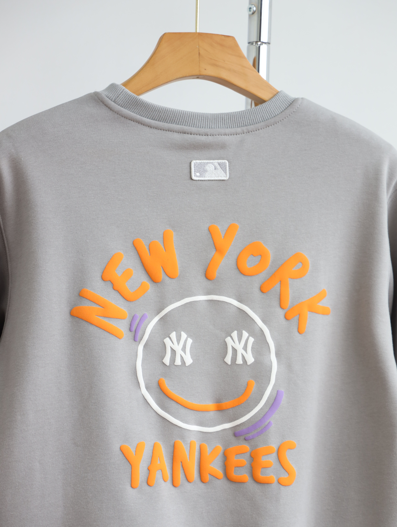 21爆款 m1b秋冬新款 发泡笑脸水貂绒加厚圆领卫衣 wy557