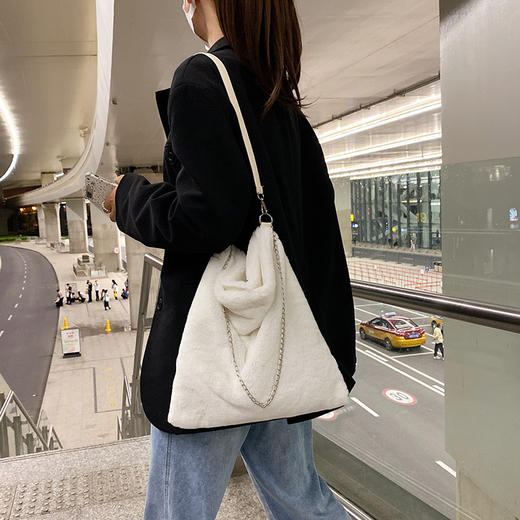 秋冬季新款毛毛包女2021洋气糖果色毛绒链条单肩包休闲时尚腋下包 商品图0