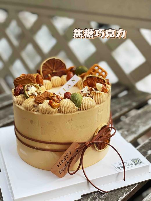 太妃焦糖奶油蛋糕，海盐幸福的味道，希望这一两分的甜，冲淡那生活八九分的苦。巧克力蛋糕浓郁醇厚，原料来自法芙娜无糖可可粉，好吃无负担 商品图4