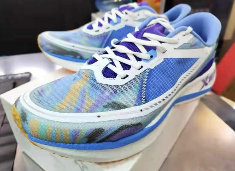 特步260专业马拉松竞训跑鞋