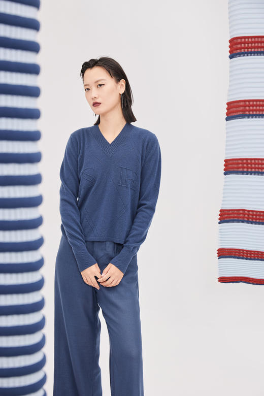  小V领镂空暗纹羊绒女套衫 SJF93W116A 商品图0