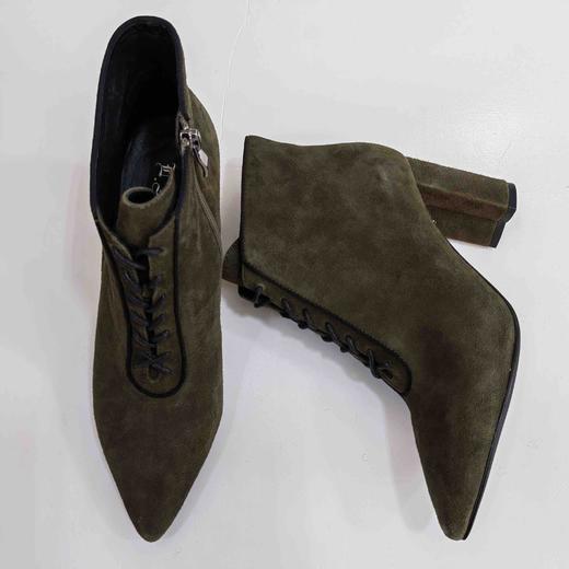 LFGJ 6604 时尚粗跟短靴女绒面拼接百搭尖头高跟鞋 商品图2