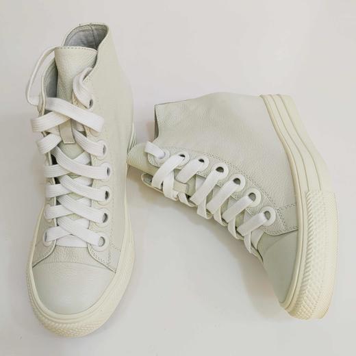 LFGJ 3902 百搭女鞋内增高厚底休闲时装小白鞋 商品图1