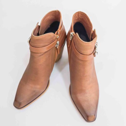 LFGJ 1123 真皮靴子女短靴高粗跟尖头时装休闲皮靴 商品图2