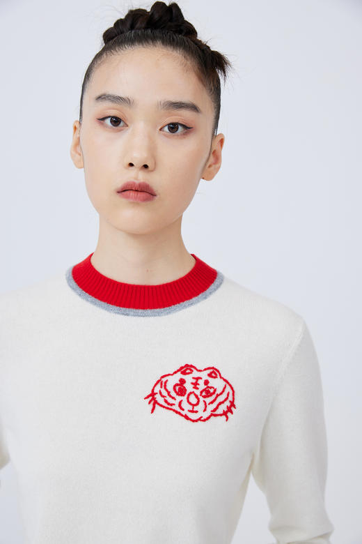  小圆领手工绣花羊绒女套衫 SJF93W174A 商品图2