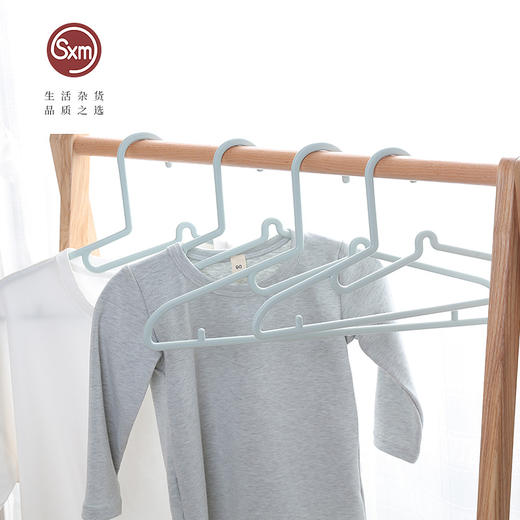 孙小美简约干湿衣架4个/捆 无痕家用防肩角毛衣架防变形挂大衣服挂钩不起包防滑晒衣架子（颜色随机） 商品图3