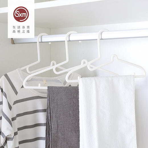孙小美简约干湿衣架4个/捆 无痕家用防肩角毛衣架防变形挂大衣服挂钩不起包防滑晒衣架子（颜色随机） 商品图2