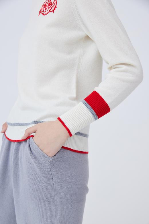  小圆领手工绣花羊绒女套衫 SJF93W174A 商品图1