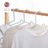 孙小美简约干湿衣架4个/捆 无痕家用防肩角毛衣架防变形挂大衣服挂钩不起包防滑晒衣架子（颜色随机） 商品缩略图1