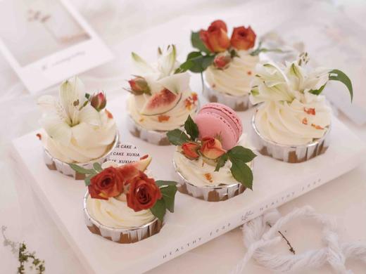 【鲜花蛋糕】鲜花马卡龙纸杯蛋糕/一盒6个（表面鲜花不可食用） 商品图0