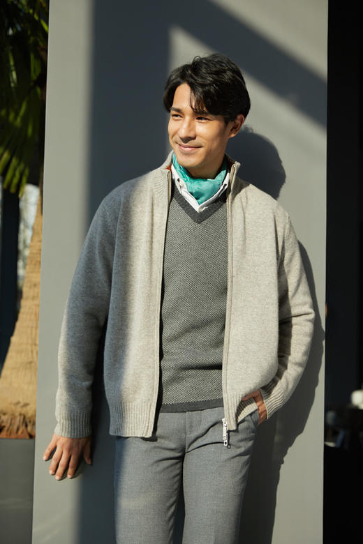 亚宁拉链开衫 商品图0