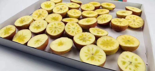 正宗阿克苏小糖心苹果🍎，来自阿克苏核心产区红旗坡，甜甜甜，脆甜口感，顺应时节，有的糖心已化，有概率没糖心的情况，但是都好吃，介意勿拍 商品图2