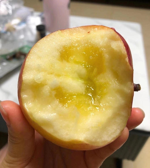 正宗阿克苏小糖心苹果🍎，来自阿克苏核心产区红旗坡，甜甜甜，脆甜口感，顺应时节，有的糖心已化，有概率没糖心的情况，但是都好吃，介意勿拍 商品图3