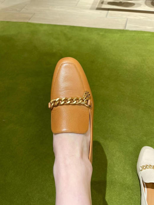 【🇺🇸Tory Burch】精品店的乐福鞋下架奥莱了，又甜又酷，白色黑色棕色百搭色，特价💰1599元‼️包邮🉐️ 商品图7