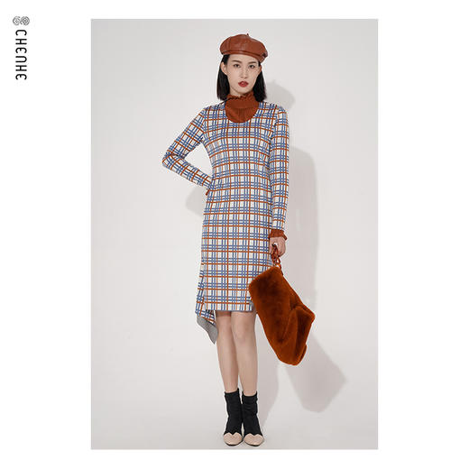 臣禾圆领彩色格纹不对称鱼尾裙摆连衣裙9203020377 商品图0