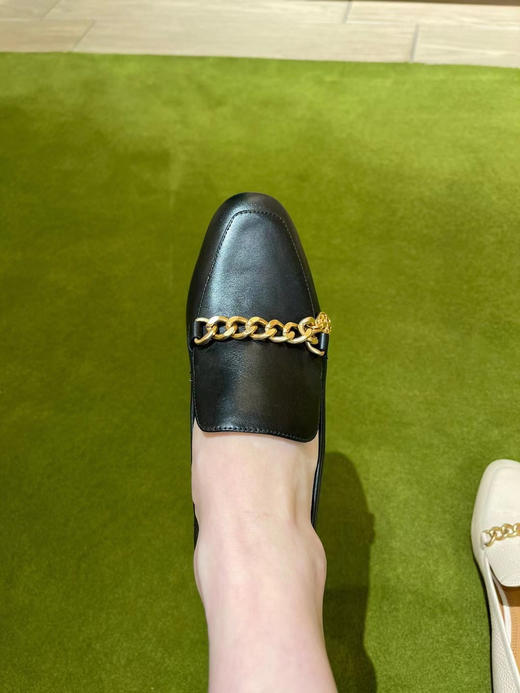 【🇺🇸Tory Burch】精品店的乐福鞋下架奥莱了，又甜又酷，白色黑色棕色百搭色，特价💰1599元‼️包邮🉐️ 商品图5