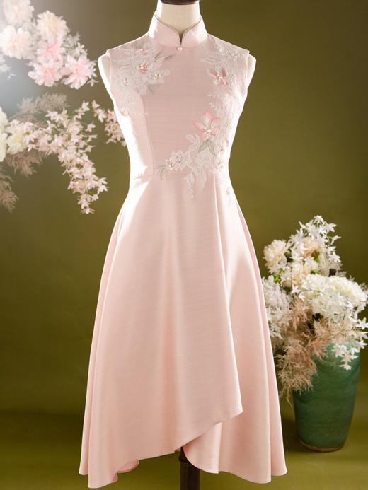 荷言HEYEN 咏弦月【明星同款】 光感真丝丝毛缎+施华洛世奇烫钻+精工桃花手绣+蕾丝定位贴片手工旗袍 商品图3