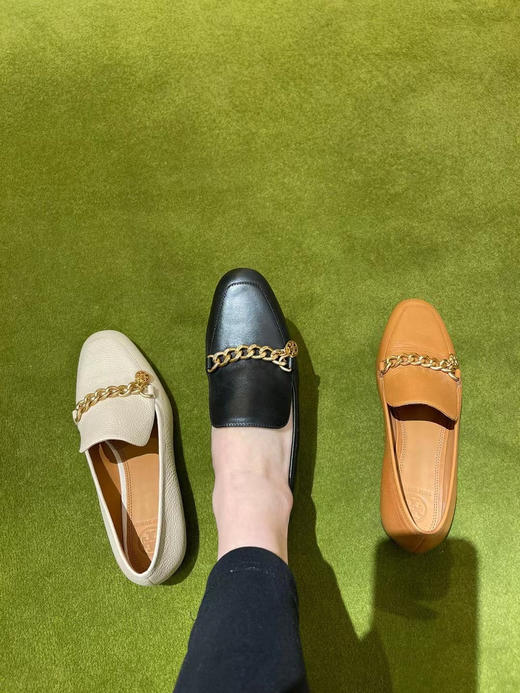 【🇺🇸Tory Burch】精品店的乐福鞋下架奥莱了，又甜又酷，白色黑色棕色百搭色，特价💰1599元‼️包邮🉐️ 商品图4