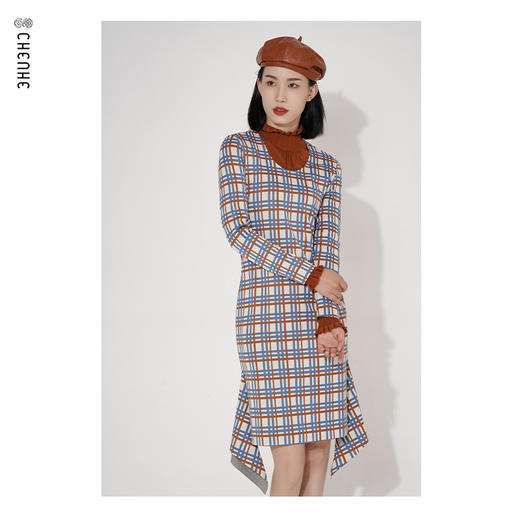 臣禾圆领彩色格纹不对称鱼尾裙摆连衣裙9203020377 商品图2