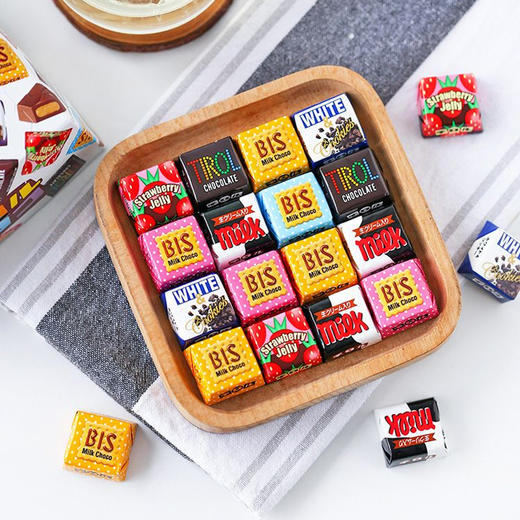 日本松尾盒装什锦代可可脂巧克力148.2g/045390 经典方块巧克力多重口味缤纷色彩 商品图1