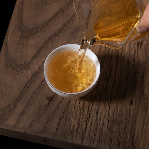 云南 普洱茶熊猫易武乔木 生茶 商品图5