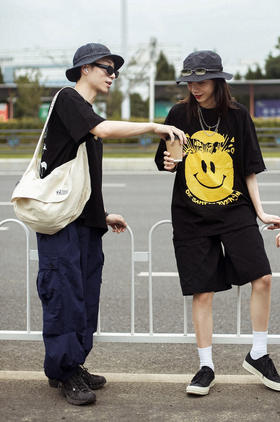 RELABEL 2020SS米色潮牌挎包旅行包男包多功能大口袋包斜跨包