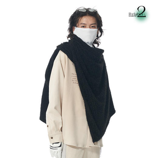 RELABEL 21AW 定织黑色毛料主题字体印花多穿法披肩围巾 商品图3