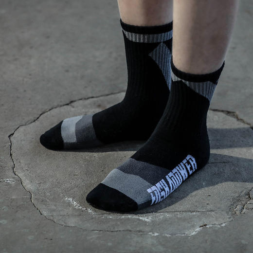 ENSHADOWER隐蔽者夏季新款几何撞色长筒袜男士袜机能高帮袜两双装 商品图1
