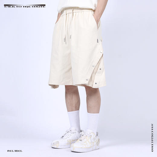 RELABEL 21SS 双色拼接结构多裤型旋转排扣休闲短裤 商品图0