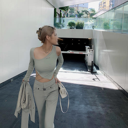 NEWA PROJECT 秋季原创秋季短款心机露肩t恤打底衫长袖修身上衣 商品图0