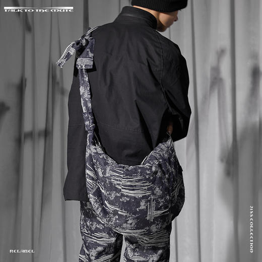 RELABEL 21SS 立体剪裁结构糜烂破坏拉丝拉链牛仔流浪包 商品图0