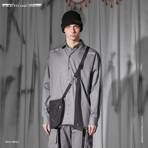 RELABEL 21SS背后大破口藏布剪裁多穿法前后主题印花衬衣 商品图3