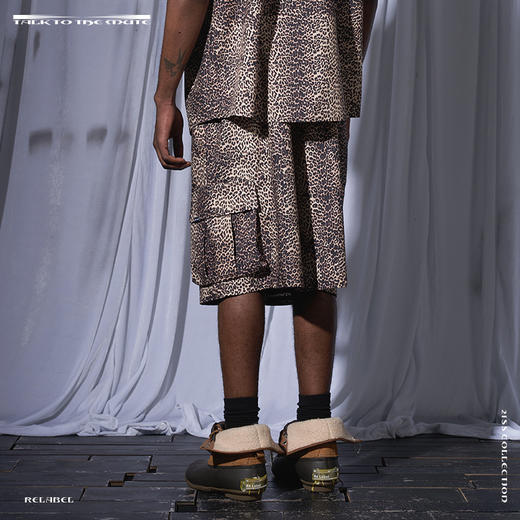 RELABEL 21SS 豹纹满印印花宽松双立体口袋休闲短裤 商品图3