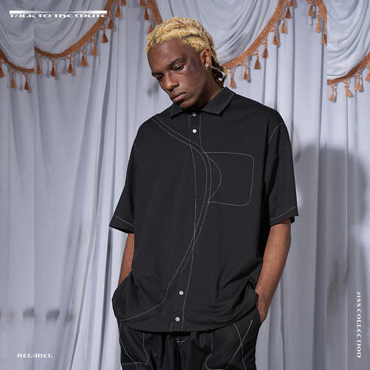 RELABEL 21SS 黑色扭曲明线交错异形门襟宽松短袖POLO 商品图3