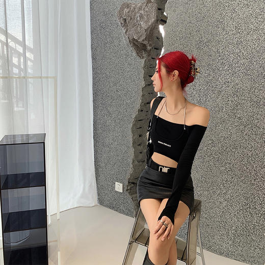 NEWA PROJECT 秋冬新款原创设计露腰性感百搭一字领打底长袖上衣 商品图1