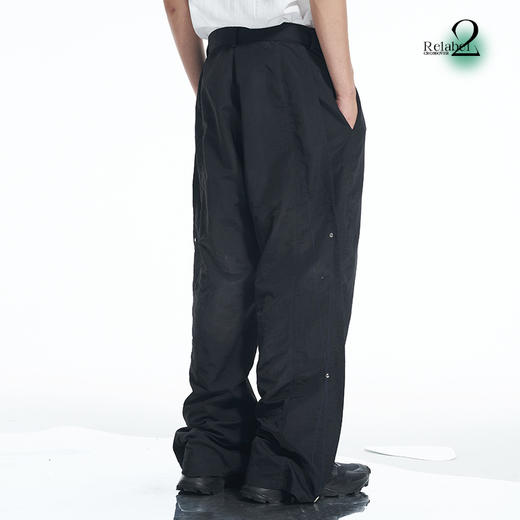 RELABEL 21AW黑色几何切割深蓝撞色线脚口可调节铆钉梭织长裤 商品图3