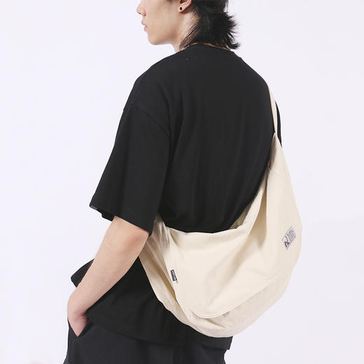 RELABEL 2020SS米色潮牌挎包旅行包男包多功能大口袋包斜跨包 商品图3