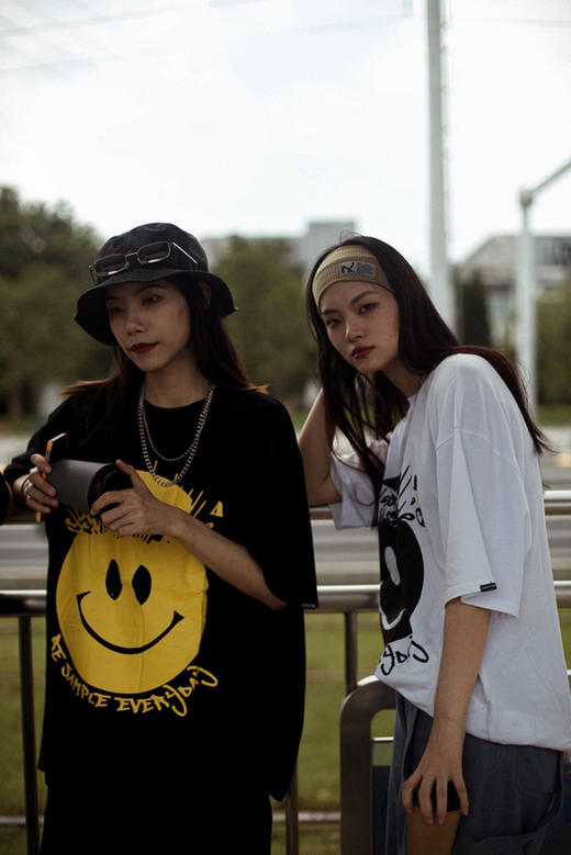 RELABEL20SS大张伟同款笑脸T恤大印花透气面料宽松休闲上衣T恤tee 商品图1