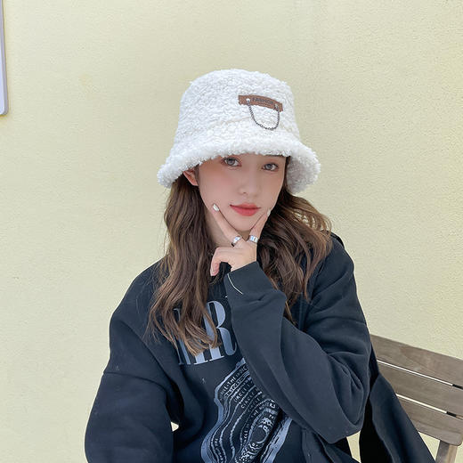 帽子女秋冬新款皮标链条羊羔毛渔夫帽韩版百搭加厚保暖毛绒盆帽潮 商品图0