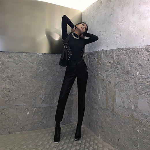 NEWA PROJECT 原创设计心机高领露背外穿内搭打底字母长袖上衣女 商品图2