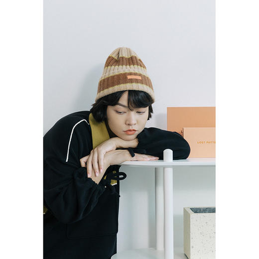 双成记翻边羊毛针织帽 商品图4