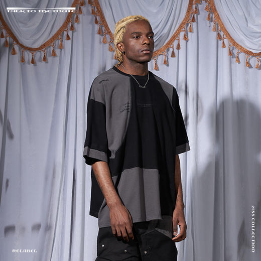 RELABEL 21SS 黑灰多结构拼接分片异形下摆主题字体印花宽松T恤 商品图3