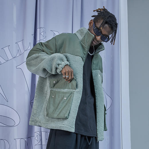 RELABEL 20AW 灰绿色羊羔绒拼接口袋硅胶标保暖棉衣外套 商品图3