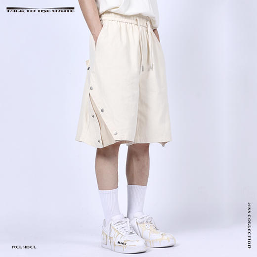 RELABEL 21SS 双色拼接结构多裤型旋转排扣休闲短裤 商品图1