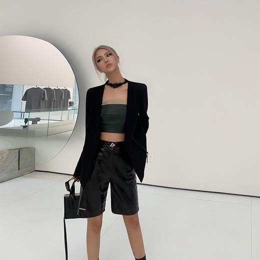 NEWA PROJECT 2021秋季新款原创高腰亮面气质百搭PU休闲皮短裤 商品图1