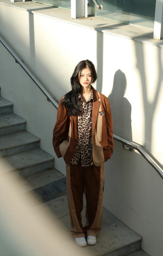 RELABEL 20AW 宋祖儿同款麂皮拼接结构西服 商品图2