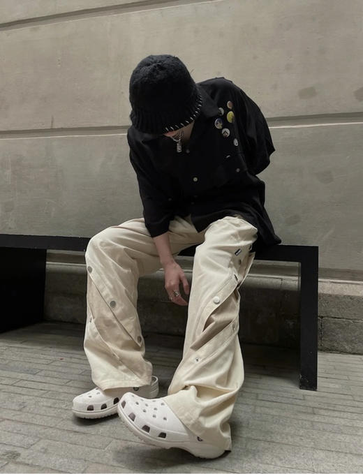 RELABEL 21SS 双色拼接结构多裤型旋转排扣休闲裤 商品图2