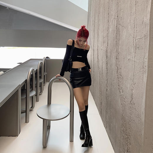 NEWA PROJECT 秋冬新款原创设计露腰性感百搭一字领打底长袖上衣 商品图3